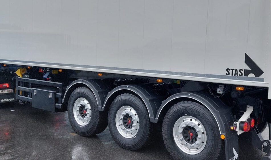 MATERIAL FUR EINBAU VON 2X 5 SEITENMARKIERUNGSLEUC