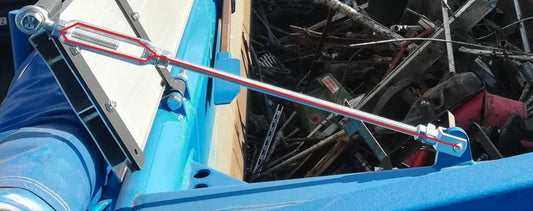 SECURING BRACKET FOR PROTECTIVE SLATS TARP